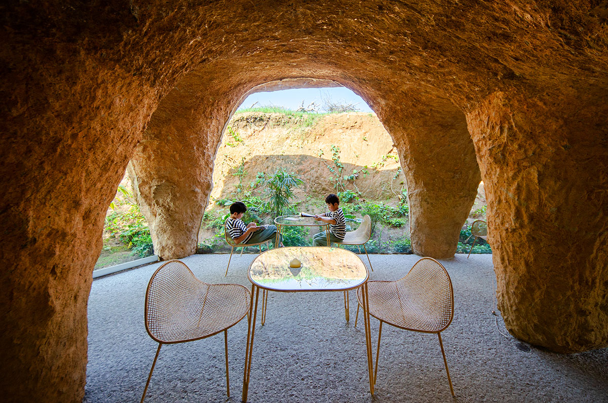 Junya.Ishigami+Associates reveals cave-like house and restaurant in earth form in Japan 