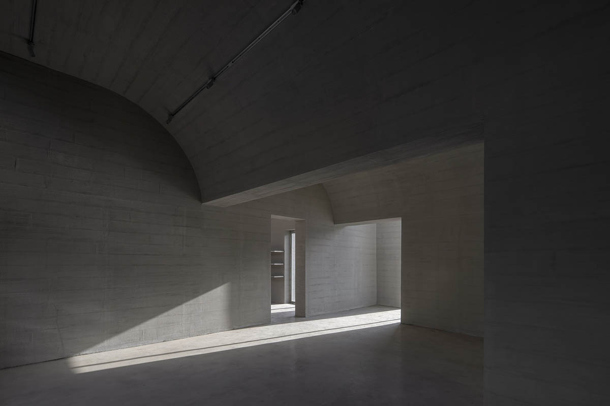 Studio 10 built community center featuring vaulted volumes and smooth corners in Jiaozuo