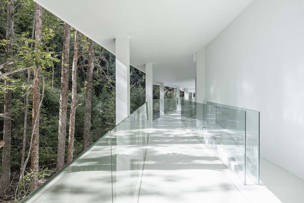 STUDIO QI reinterprets sequence of living conditions with tilted hotel on a hilly plot in China