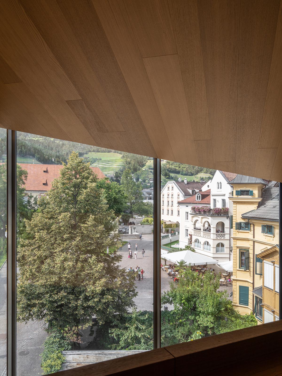 Brixen Public Library by Carlana Mezzalira Pentimalli acts like 