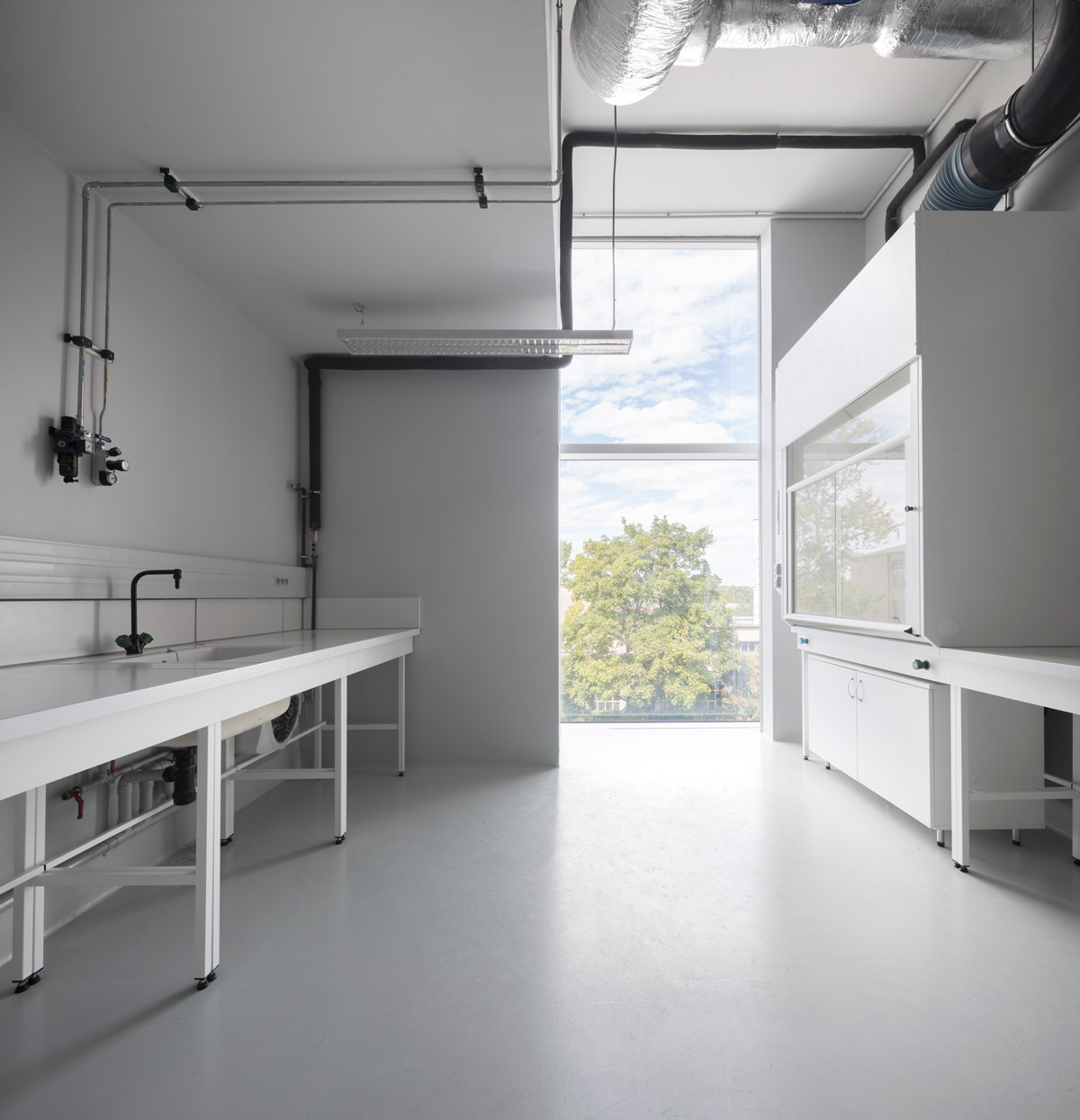 KAAN Architecten completes Science Institute with gridded fa&ccedil;ade within the Paris-Saclay Campus