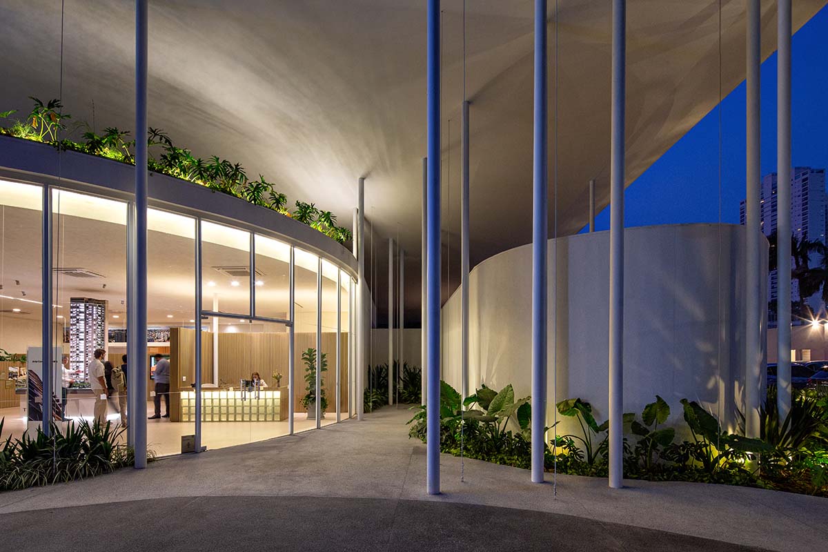 Tess Pavilion is a harmonious fusion of structure and space with slender columns in São Paulo
