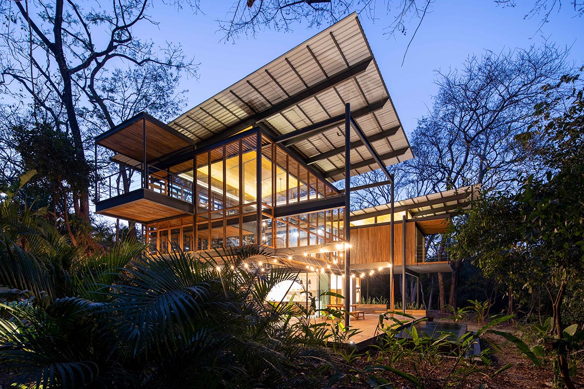 Studio Saxe completes Jungle Frame House with tropical atrium in Costa Rica