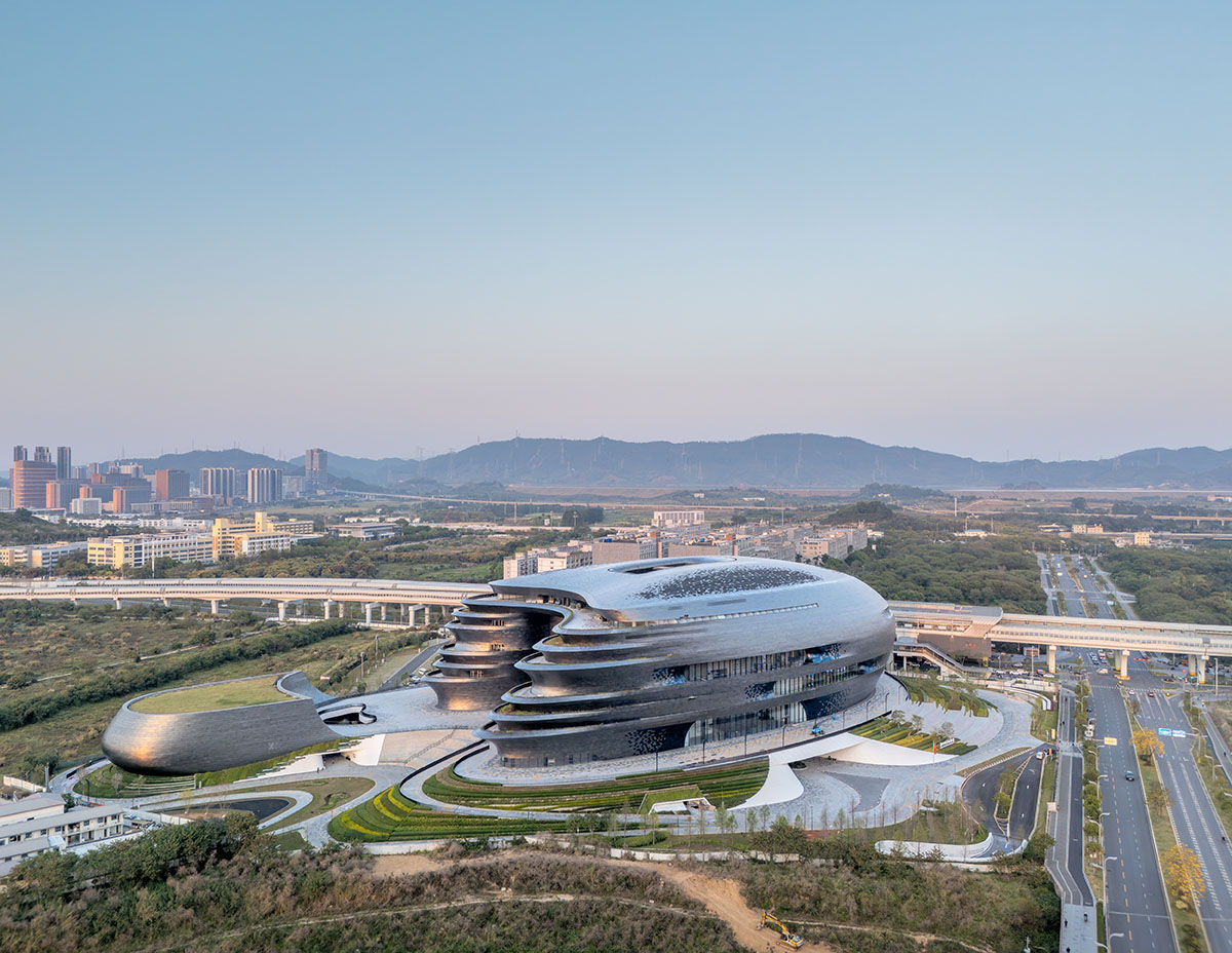 A spaceship-like science and technology museum by Zaha Hadid Architects opens in Shenzhen