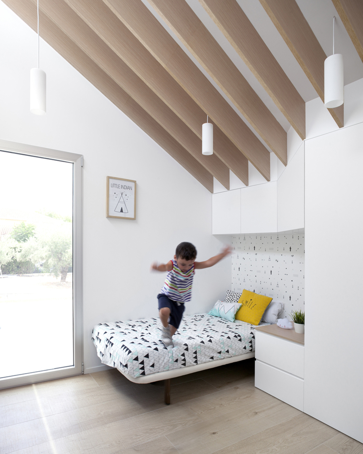 Pablo Muñoz Payá Arquitectos renovates former house with wooden shutters in Spain