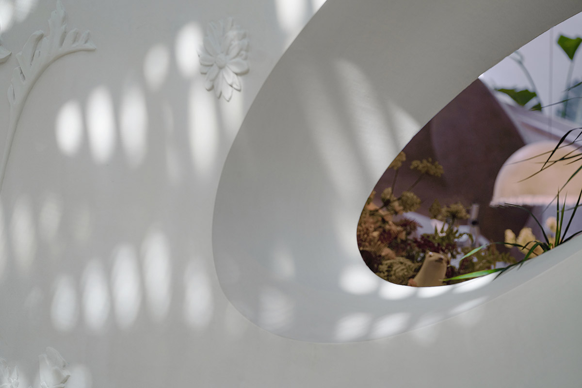 Liang Architecture Studio reflects natural forms and beauty of flowers in Tomacado restaurant