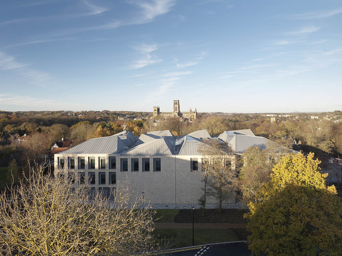 FaulknerBrowns Architects completes teaching and learning centre with pyramidal roofs in Durham