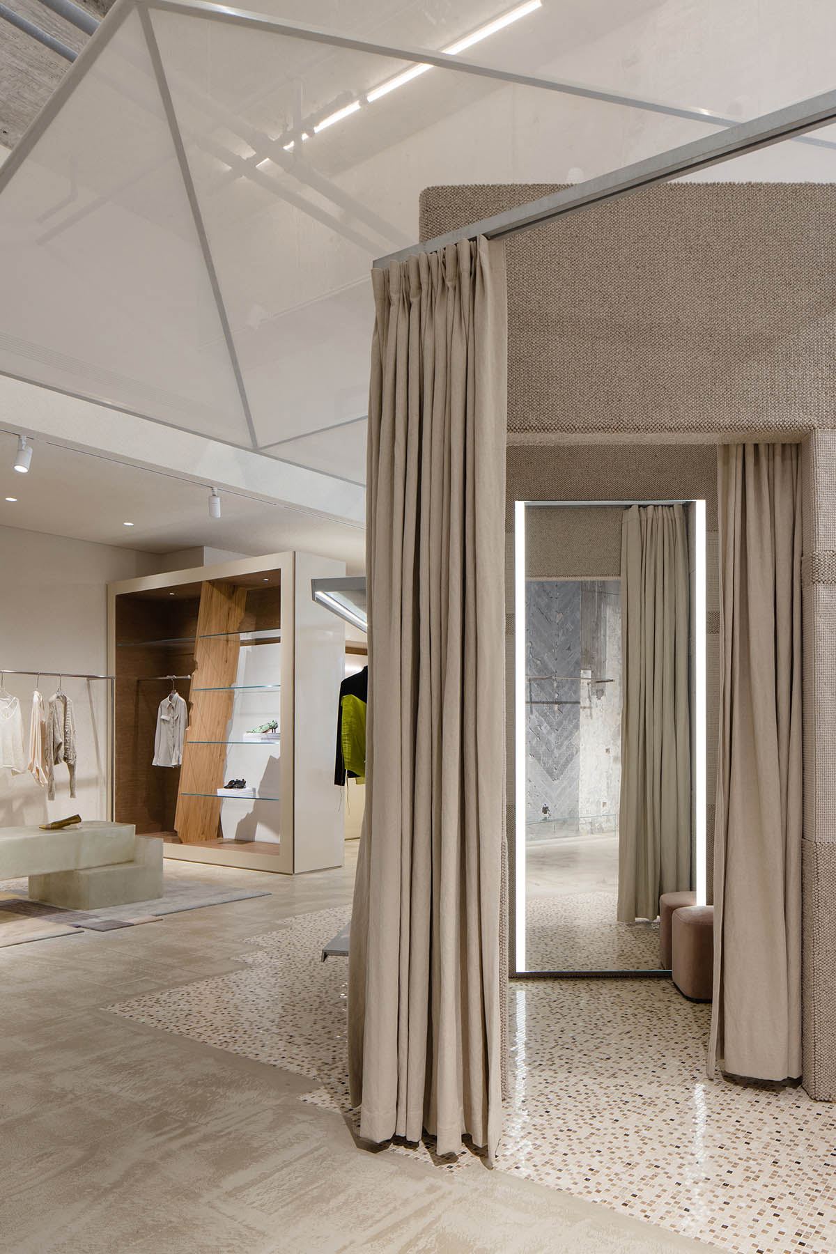 Sò Studio combines Live Artwork and Resident In for LOOKNOW Flagship Store in Shanghai 