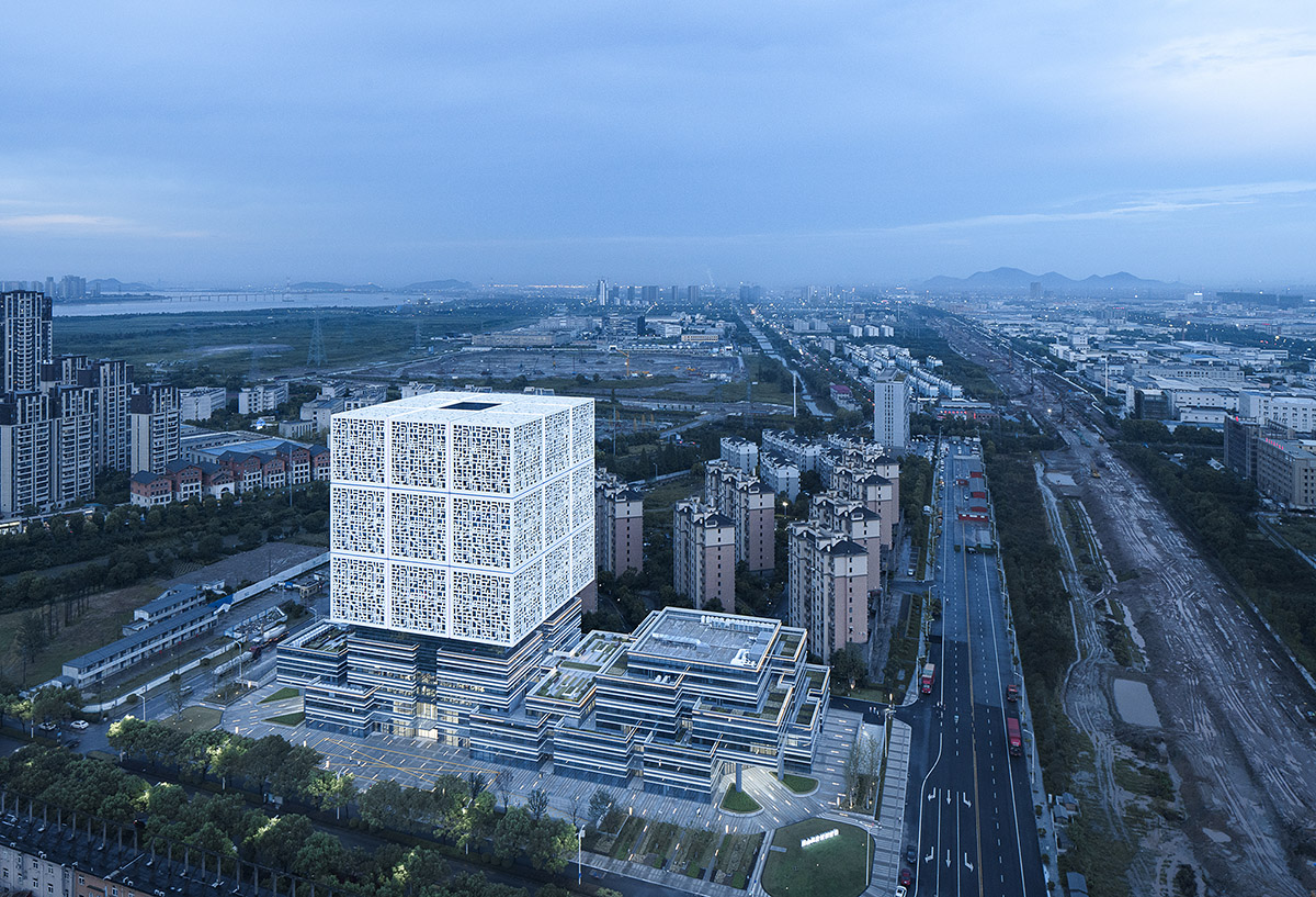 UAD completes Cube office building with staggered cubic volumes and lacework-clad tower in Hangzhou