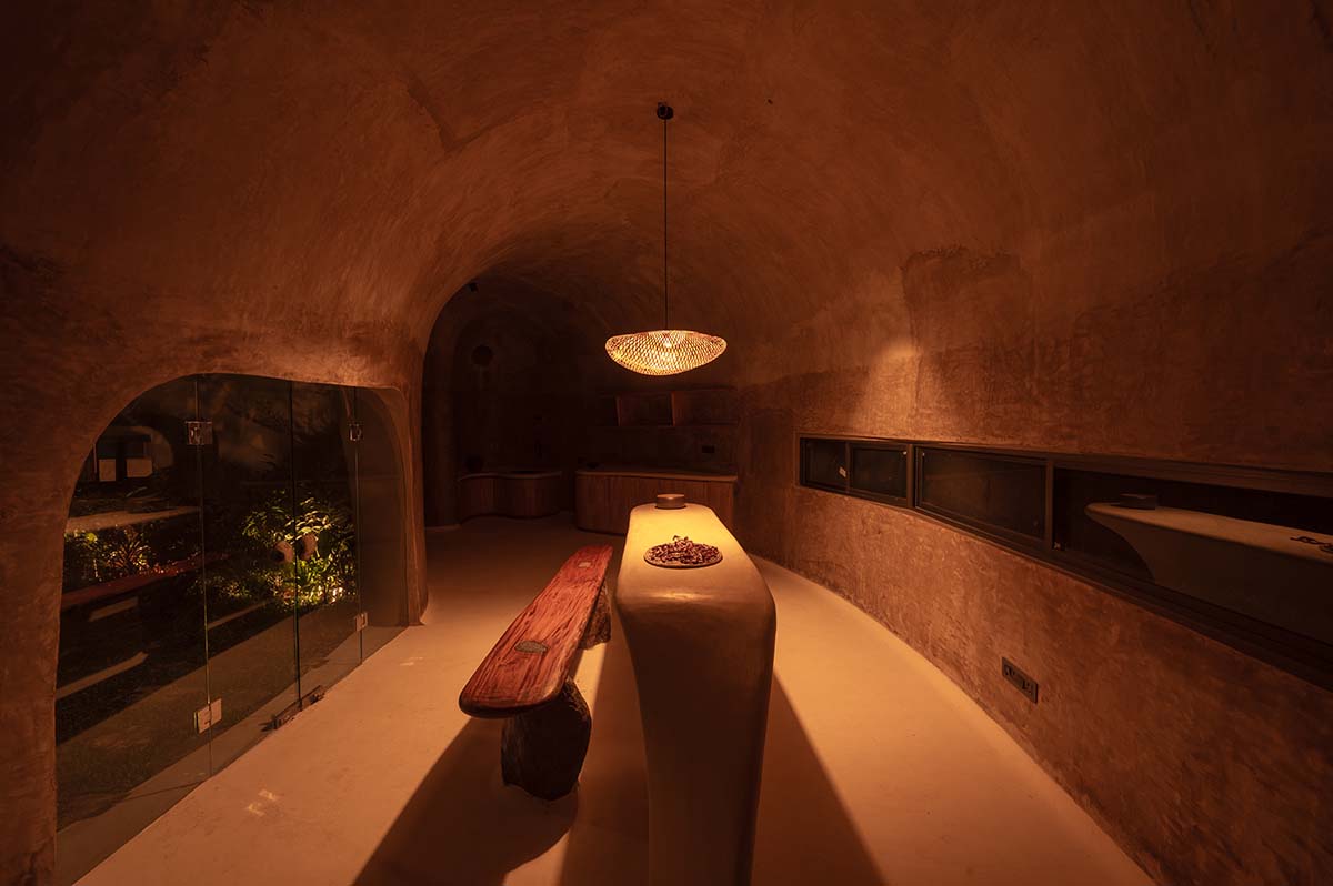 Cave-like farmhouse by Earthscape Studio provokes 