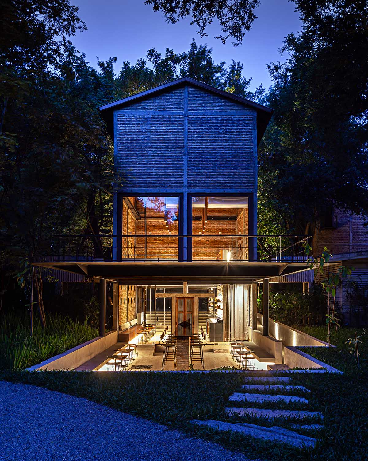 Sunken tea house by PAVA architects restores its historical elements in a former plant estate