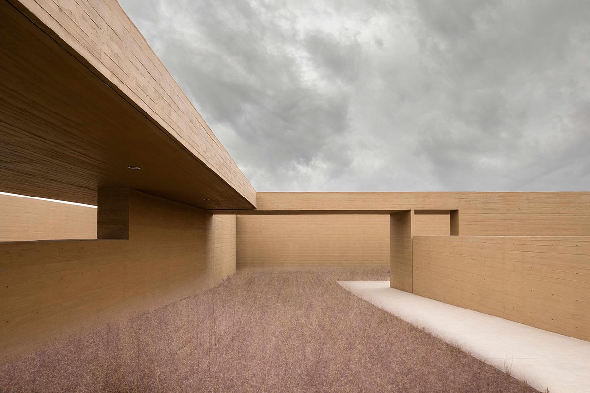 Linear placement of earth-toned walls choreographs a serene hotel by Studio A+ in China 