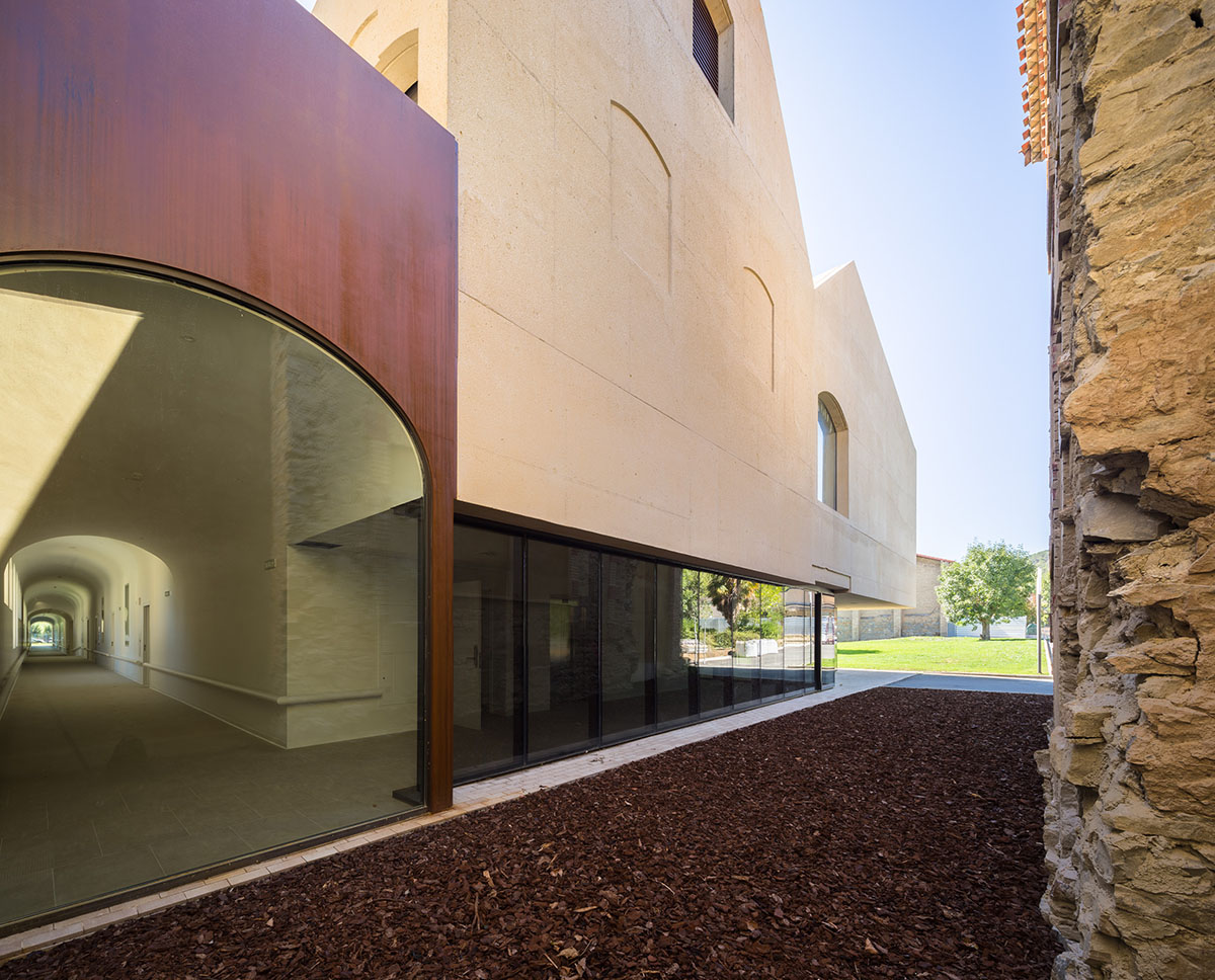 Vaillo+Irigaray Architects' pavilion-like Psychiatric Center is dissolved within historic buildings