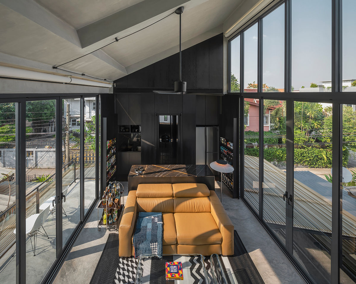 AUN Design Studio adds steel fence to private home for airy entrance in Bangkok