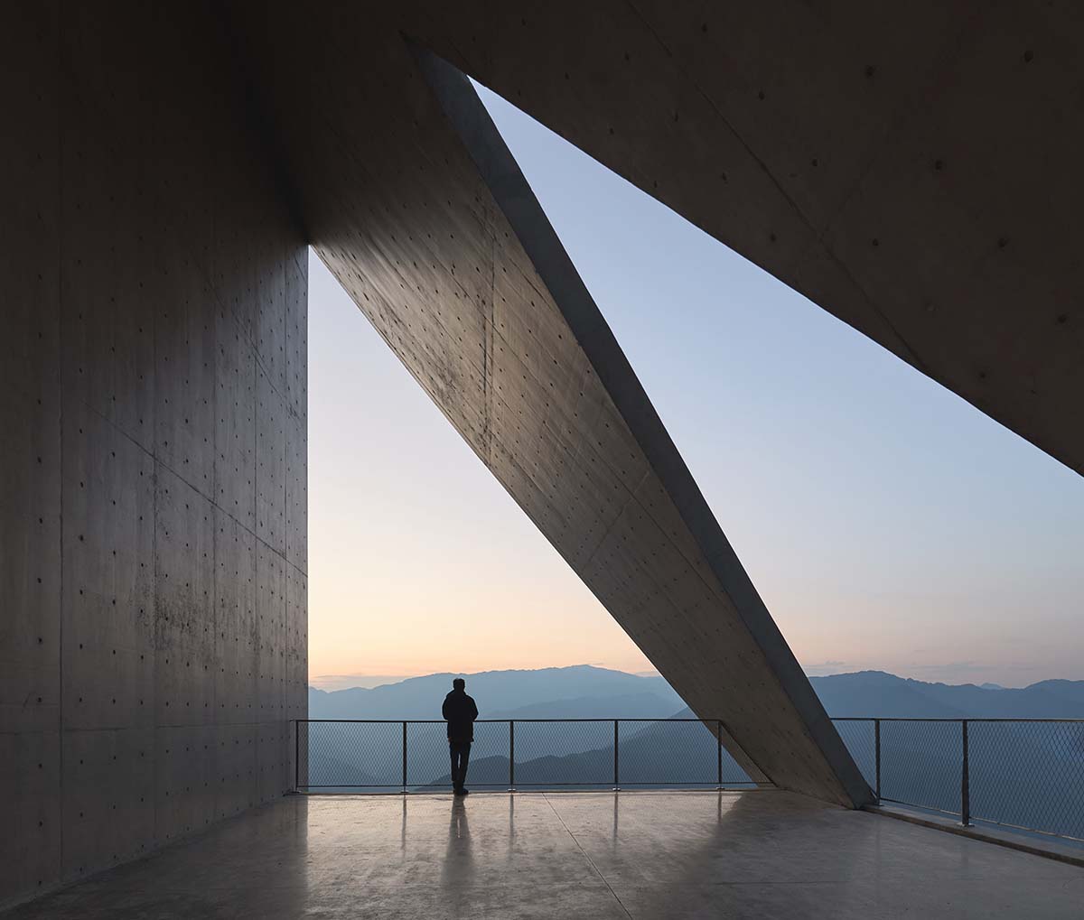 TAO completes concrete bookstore with protruding structure on a steep slope in China 