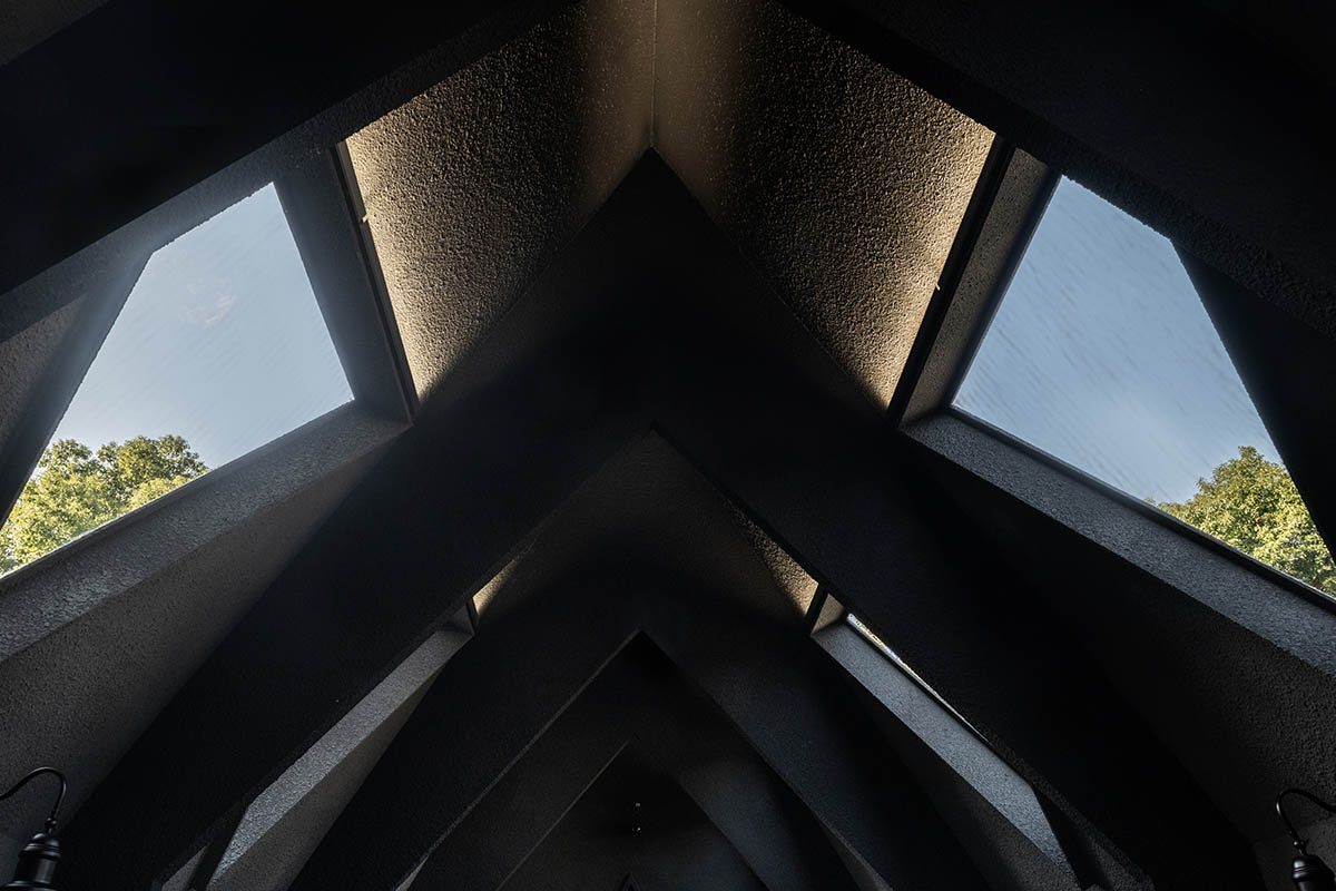 Black pop-up concept store by Fon Studio creates visual purity and minimalism in Shanghai