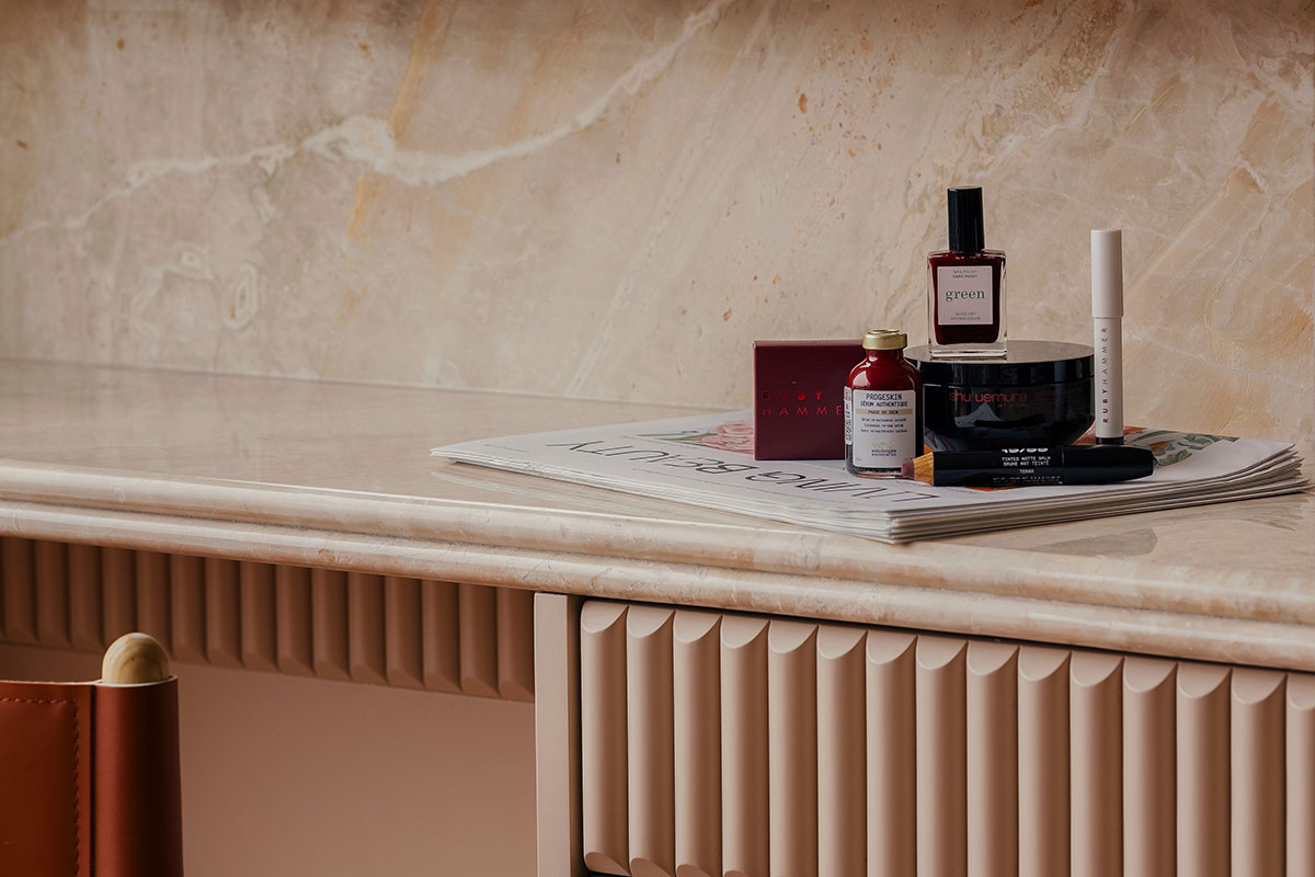 Odami enriches the interiors of a beauty shop with rounded, bevelled details, and pinkish hues