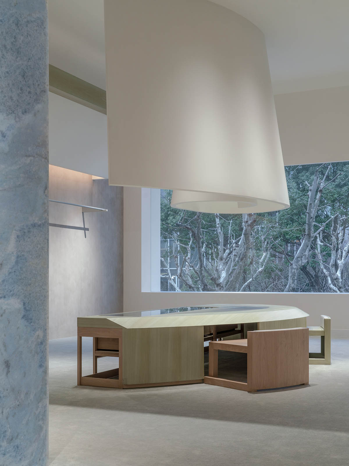 Shanghai store by Sò Studio unfolds surprises through the richness of materials, colors and props 