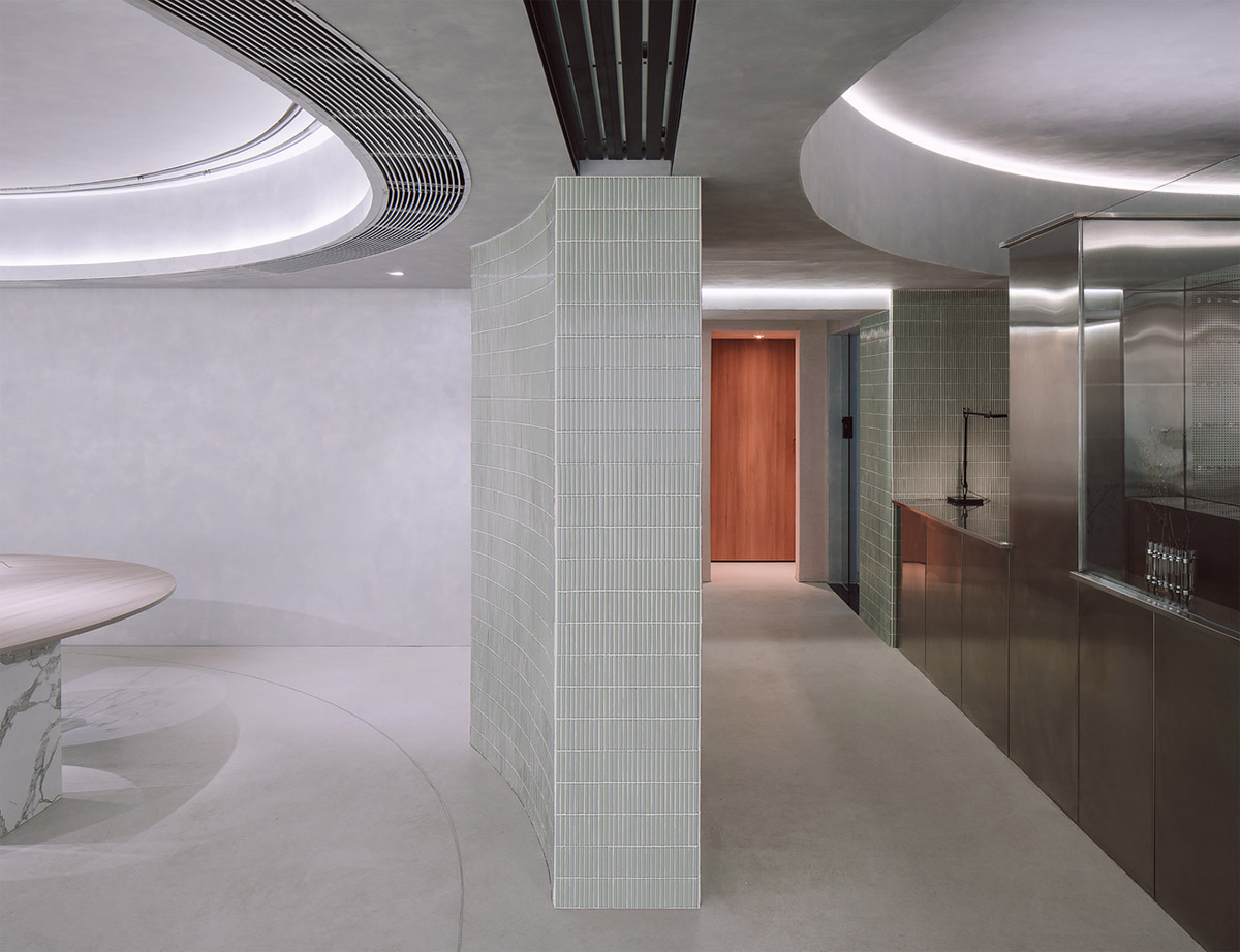 Green hues and pastel colors dominate multi-functional painting studio by ATELIER MOZH in China