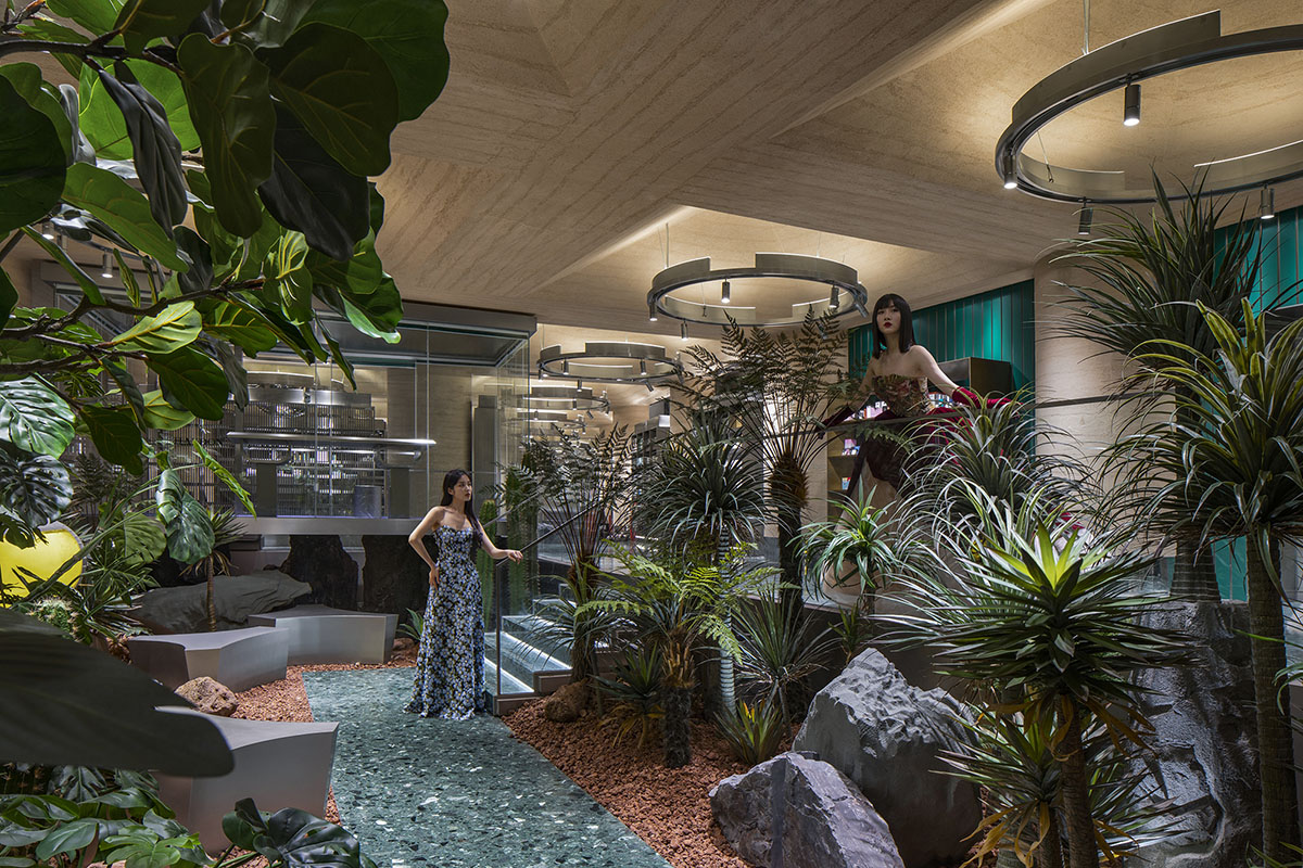 Silver gray tone and dark green retro elements form Haydon Zhengzhou by SALONE DEL SALON