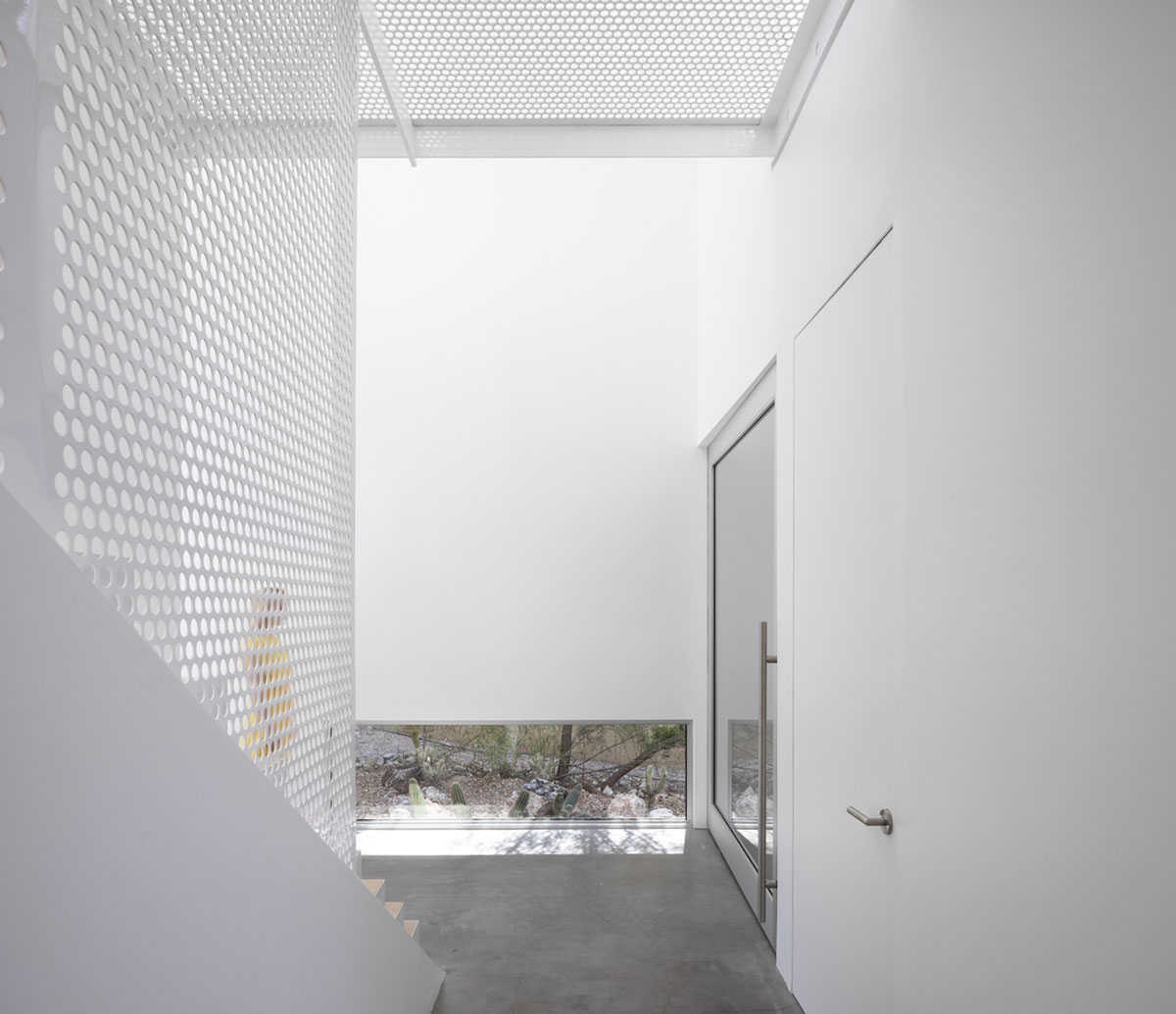 HK Associates Inc frames desert oasis with Ventana House featuring geometric protrudings in Tucson