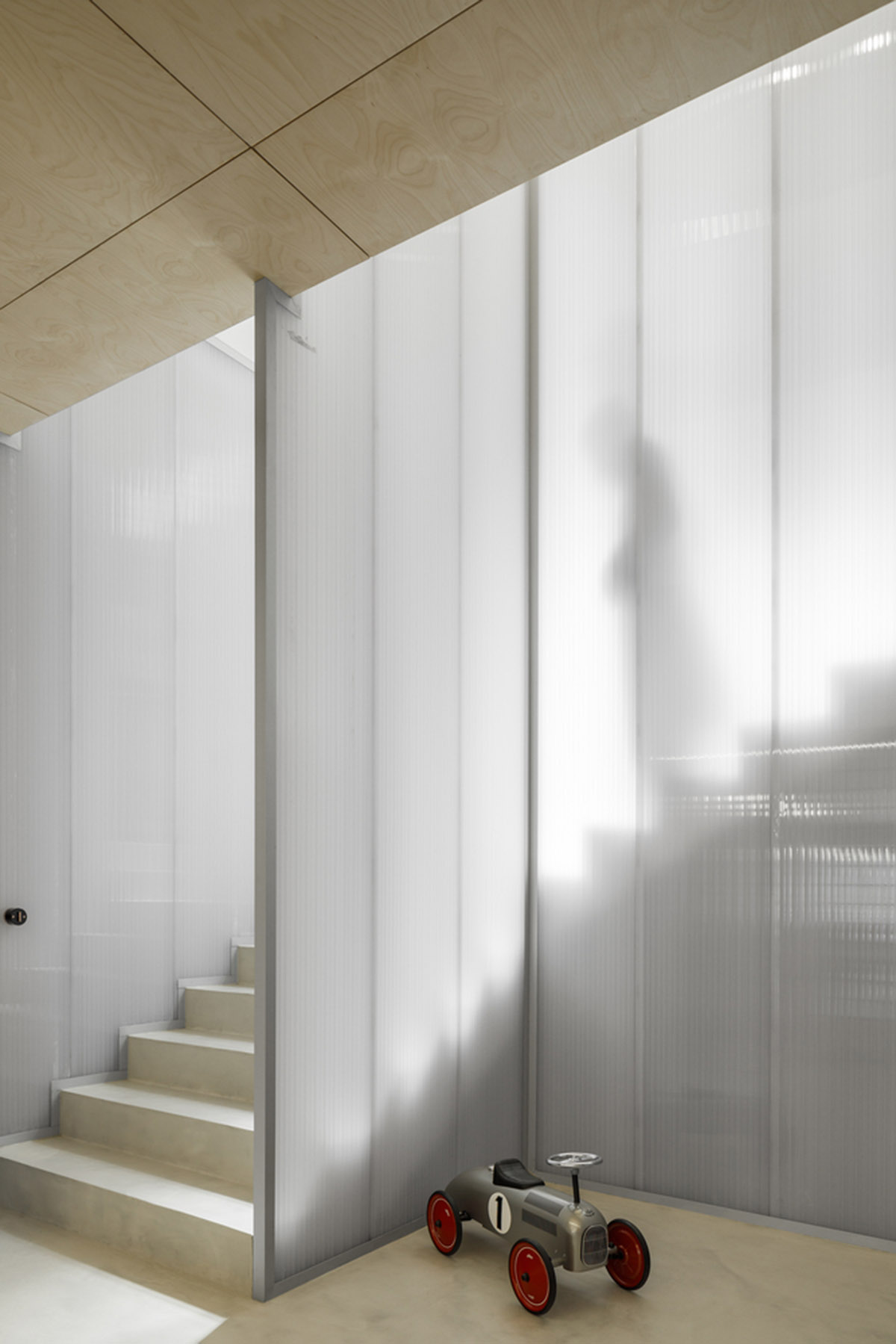 stu.dere divides interior space with golden wire meshes for multiple uses in this store in Portugal