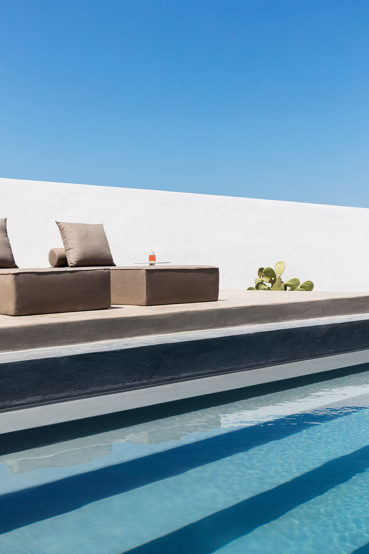 Kapsimalis Architects adds this summer villa featuring orthogonal lines to the Santorini Island