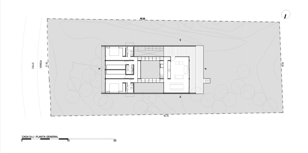 Partially open S+J family house by Luciano Kruk placed in the pine forest of Costa Esmeralda