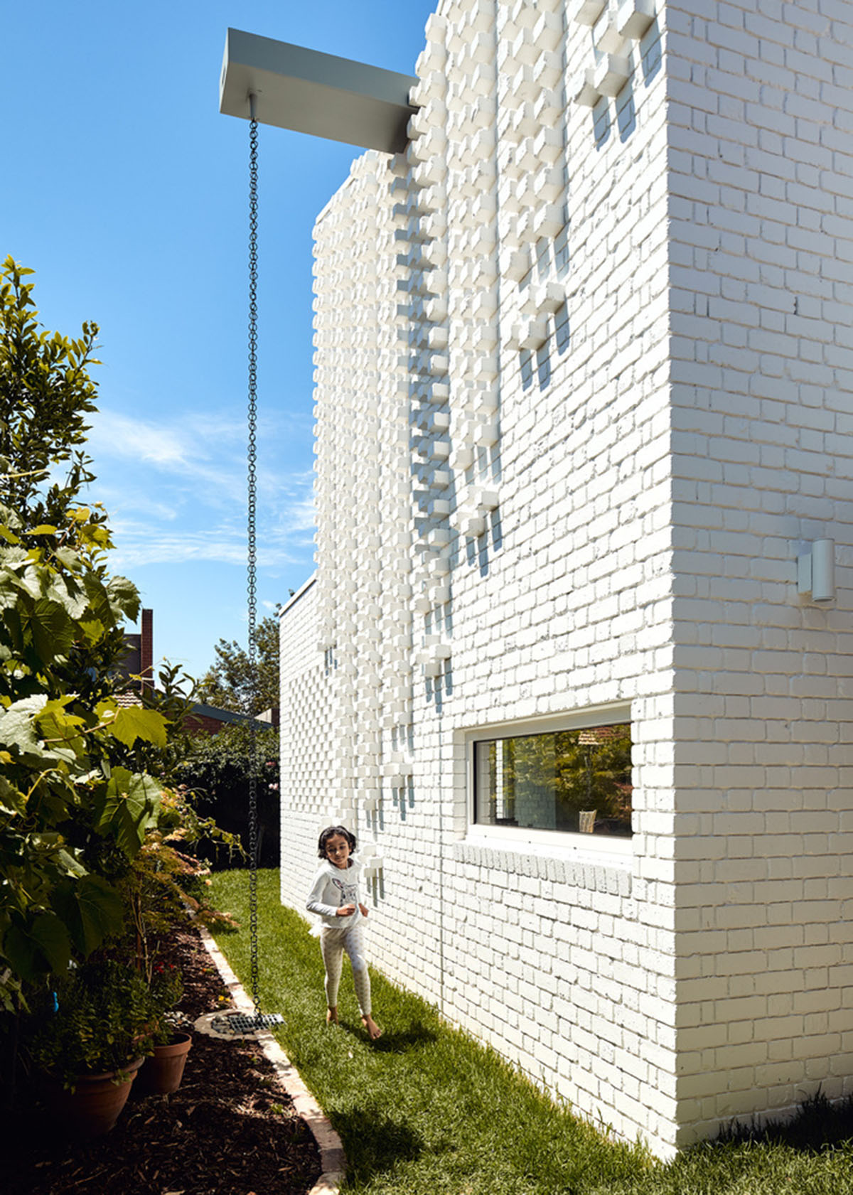 Atelier Red+Black built white Cascade House that features different patterns of brick in Melbourne