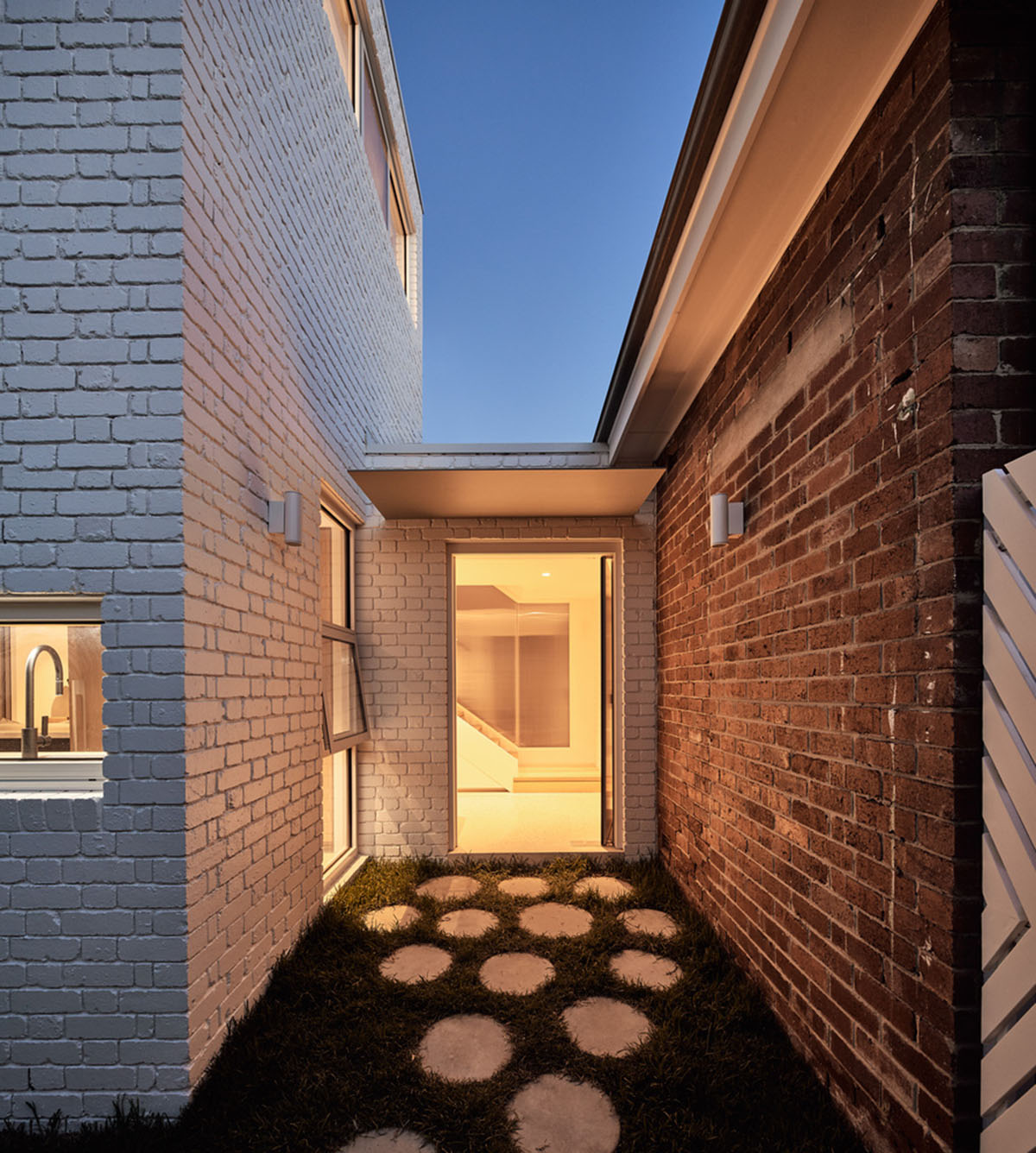 Atelier Red+Black built white Cascade House that features different patterns of brick in Melbourne