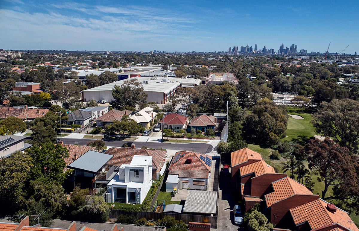 Atelier Red+Black built white Cascade House that features different patterns of brick in Melbourne