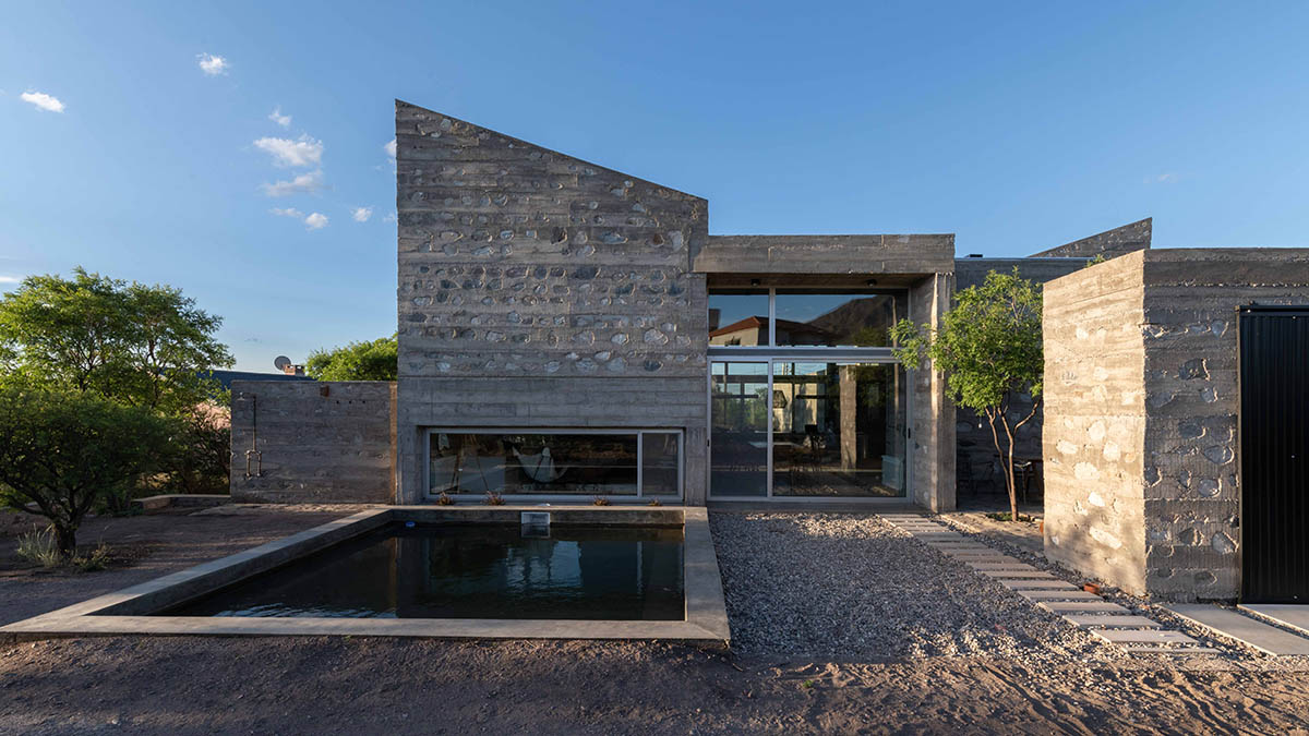 Nanzer + Vitas completes DP House mixed with concrete and stone in Córdoba