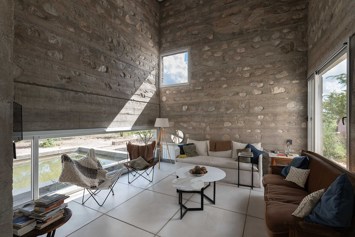 Nanzer + Vitas completes DP House mixed with concrete and stone in Córdoba
