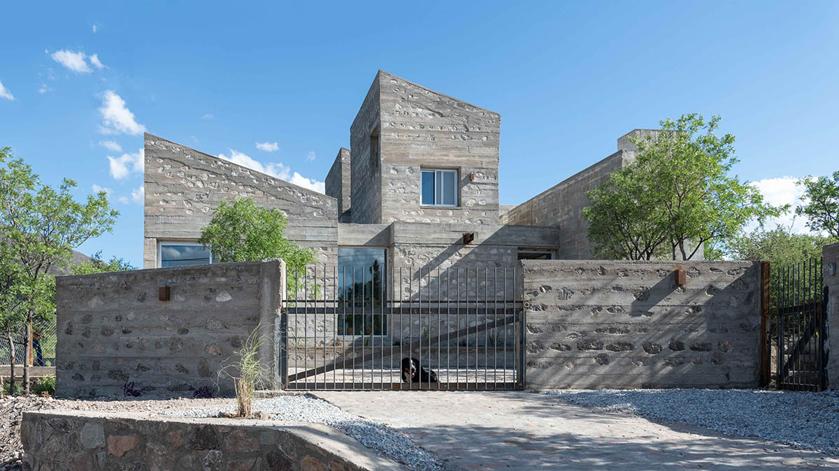 Nanzer + Vitas completes DP House mixed with concrete and stone in Córdoba
