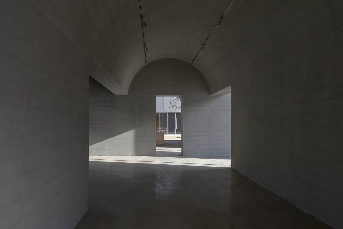 Studio 10 built community center featuring vaulted volumes and smooth corners in Jiaozuo