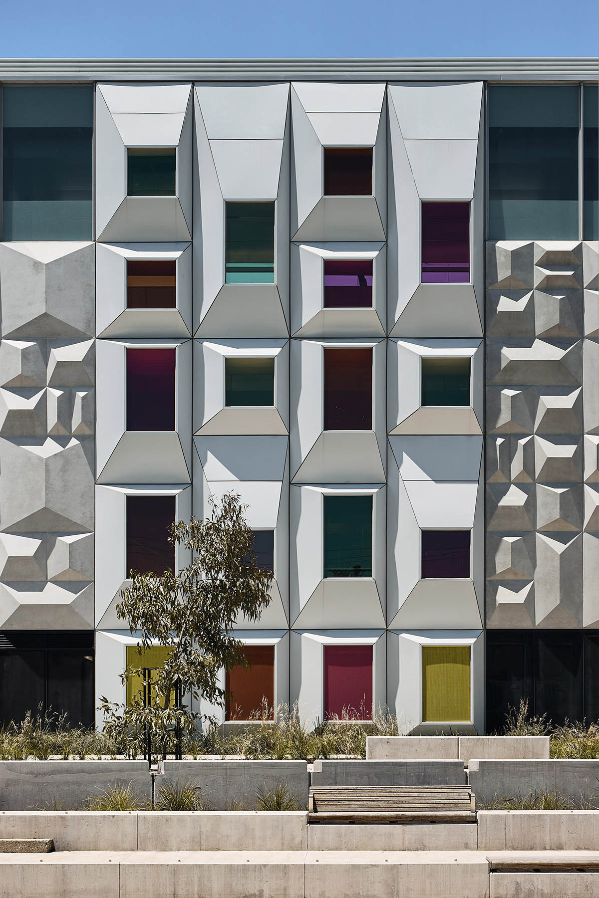 Wood Marsh abstracts Darebin’s roofscape into a 3D concrete pattern for Bell and Preston Stations