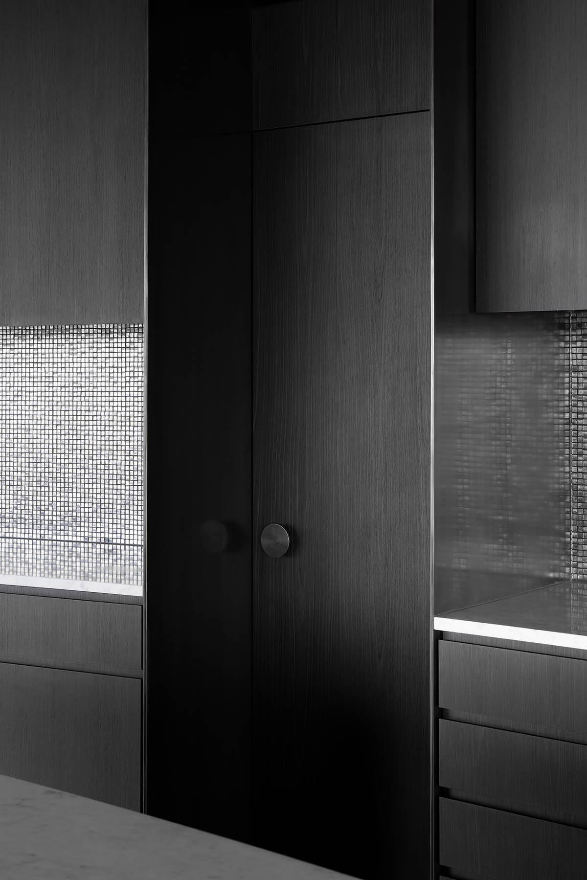 Wood Marsh translates topography lines into snake-like Peninsula House in Australia 