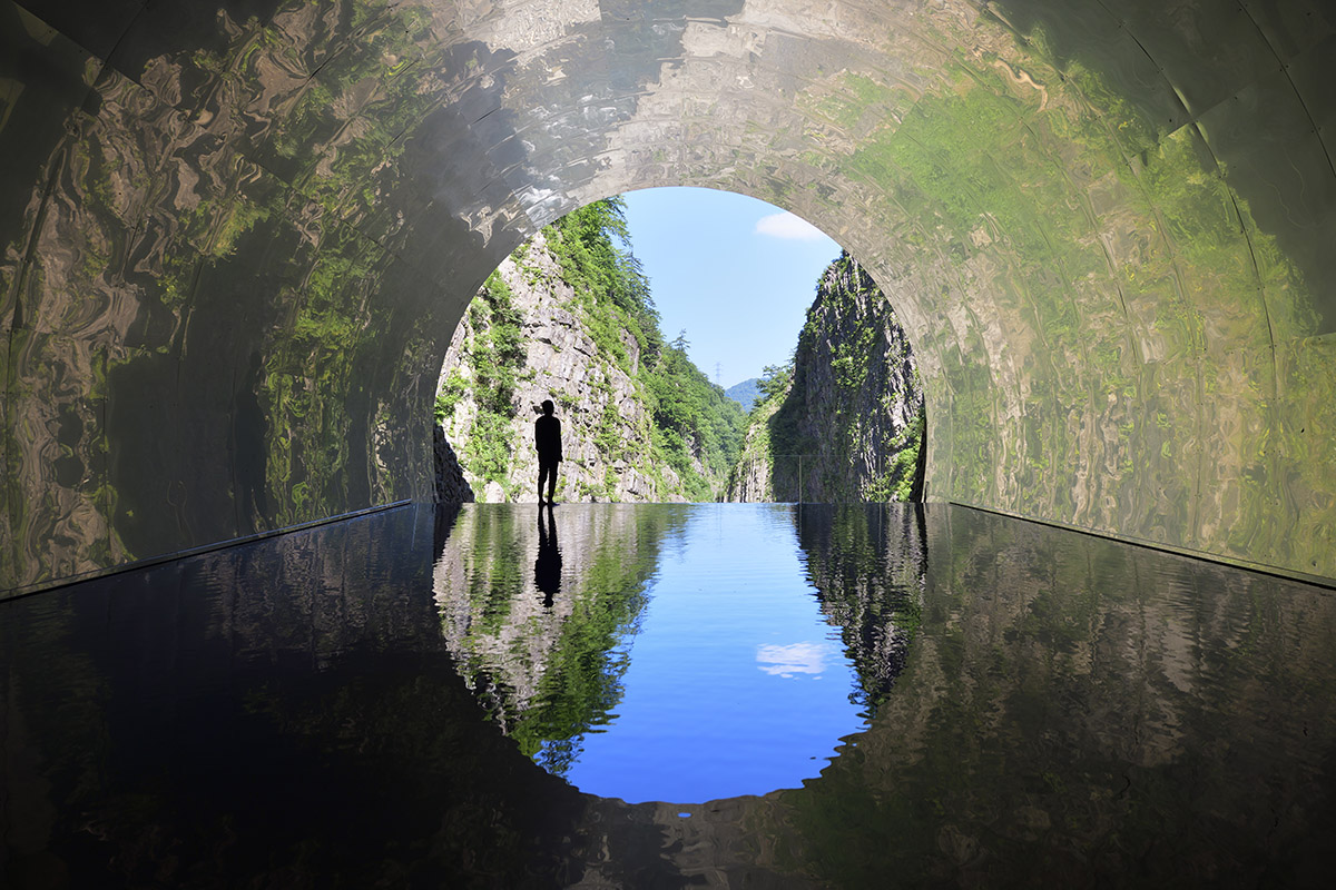 MAD revitalizes Kiyotsu Gorge Tunnel with artistic installations for 2018 Echigo-Tsumari Triennale