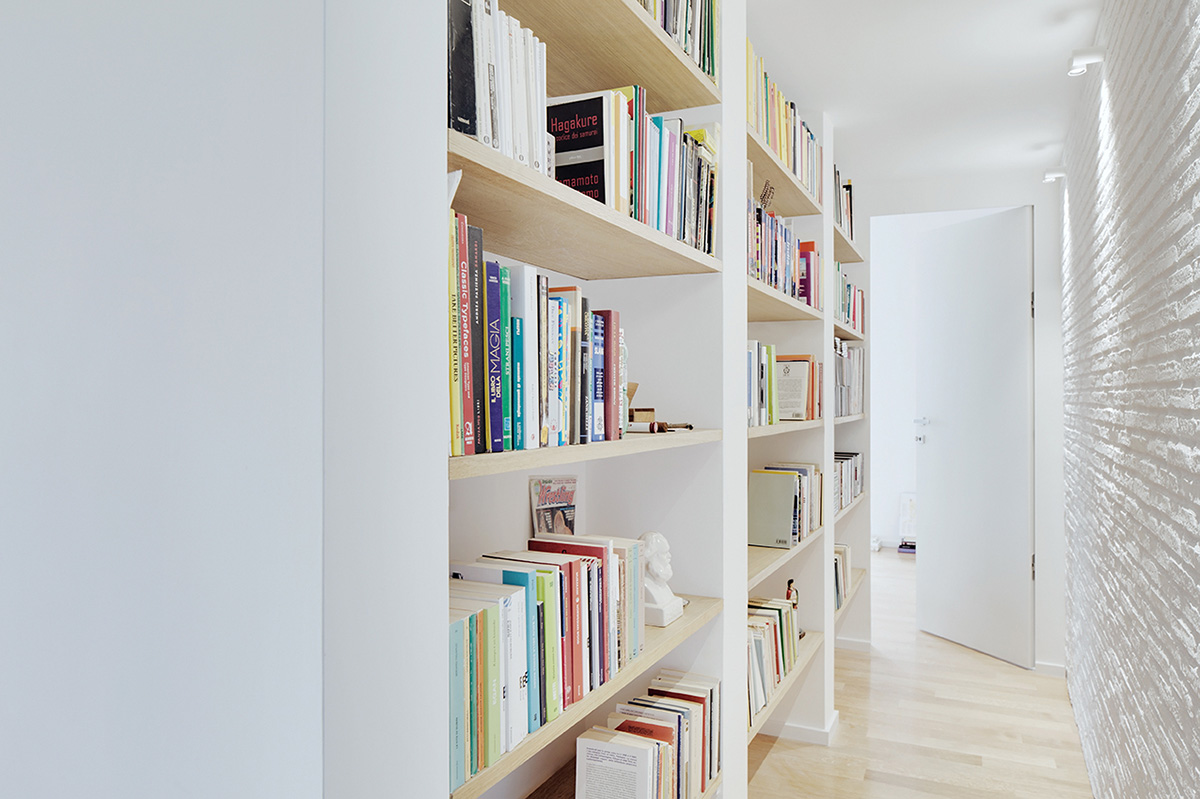Margine renovates 1950s apartment with minimalist color palette and tiny furnitures in Rome