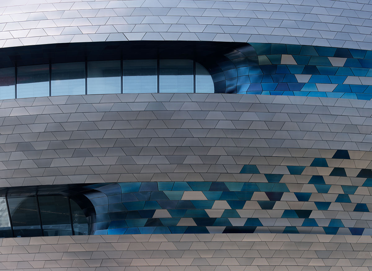 A spaceship-like science and technology museum by Zaha Hadid Architects opens in Shenzhen