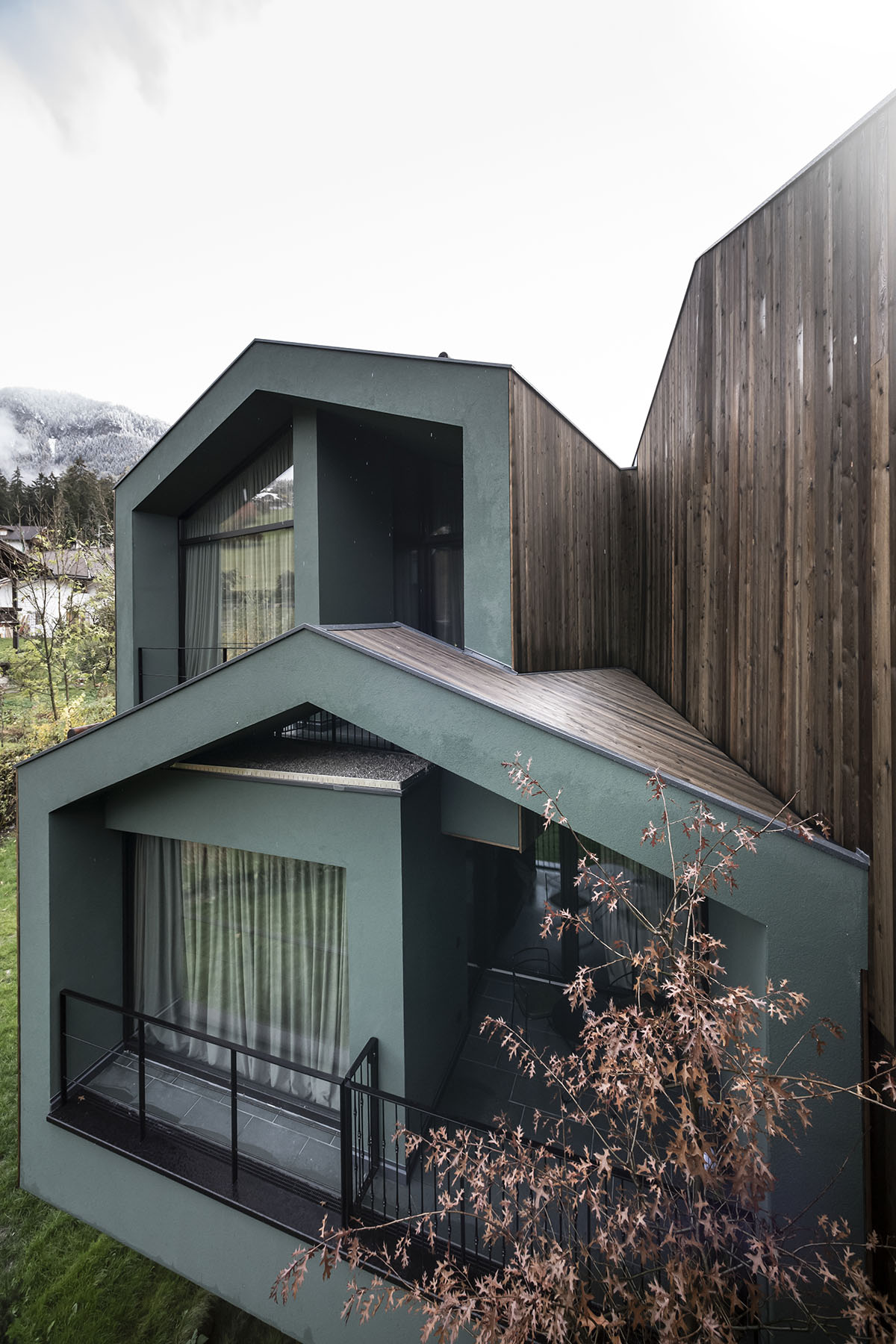 noa* network of architecture creates self-contained green tree suites raised on stilts in South Tyrol