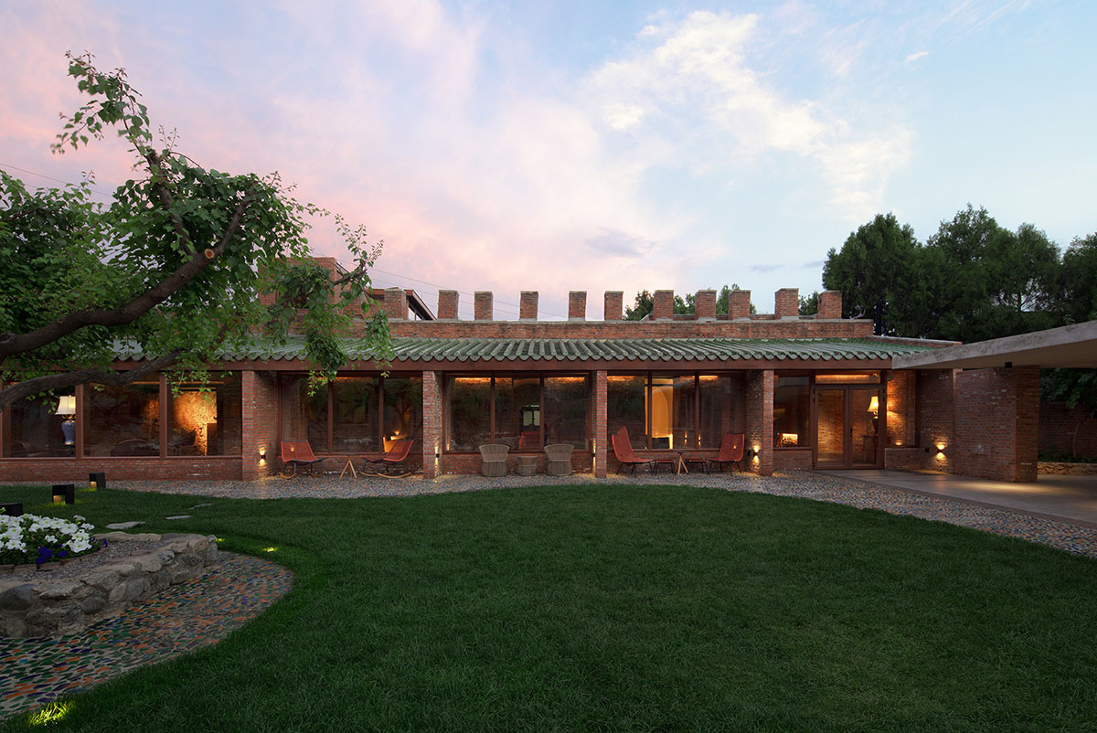 llLab.'s Brickyard Retreat Renovation references to the region's local craft history in Beijing
