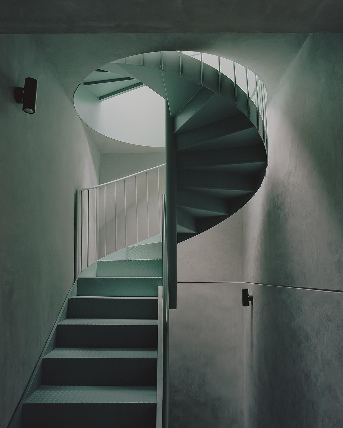 AMASA Estudio renovates 1940s house with green tones and central skylight in Mexico