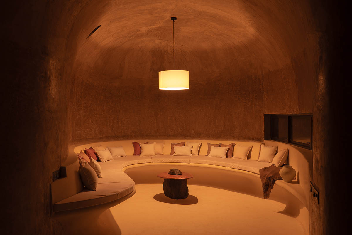 Cave-like farmhouse by Earthscape Studio provokes 