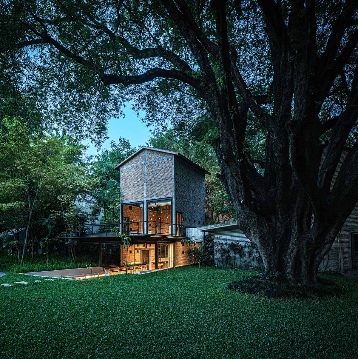 Sunken tea house by PAVA architects restores its historical elements in a former plant estate