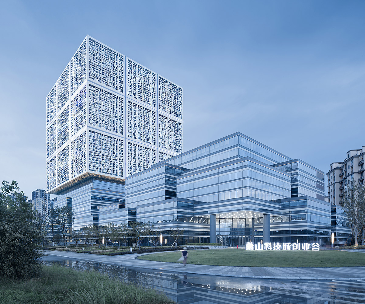 UAD completes Cube office building with staggered cubic volumes and lacework-clad tower in Hangzhou