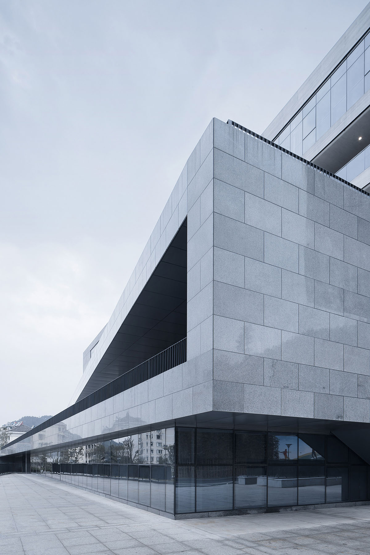 UAD completes office building with shifted platforms in Zhejiang