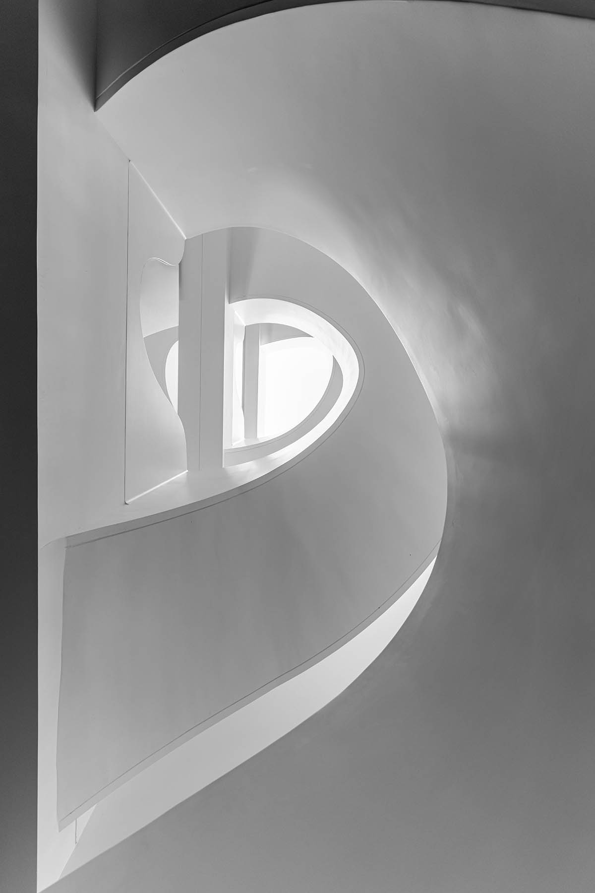 Sanjay Puri Architects uses fluid surfaces to create Nine X Nine House in India