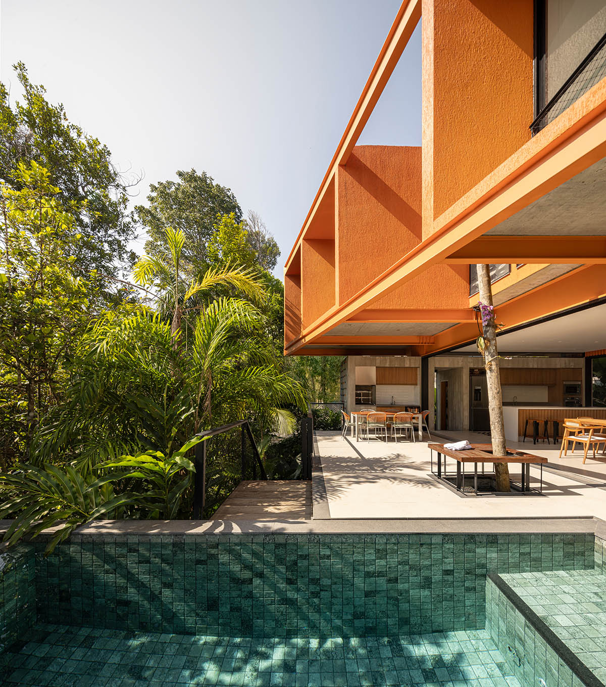 Pupunha House offers skyward oasis amidst a lush landscape in Manaus
