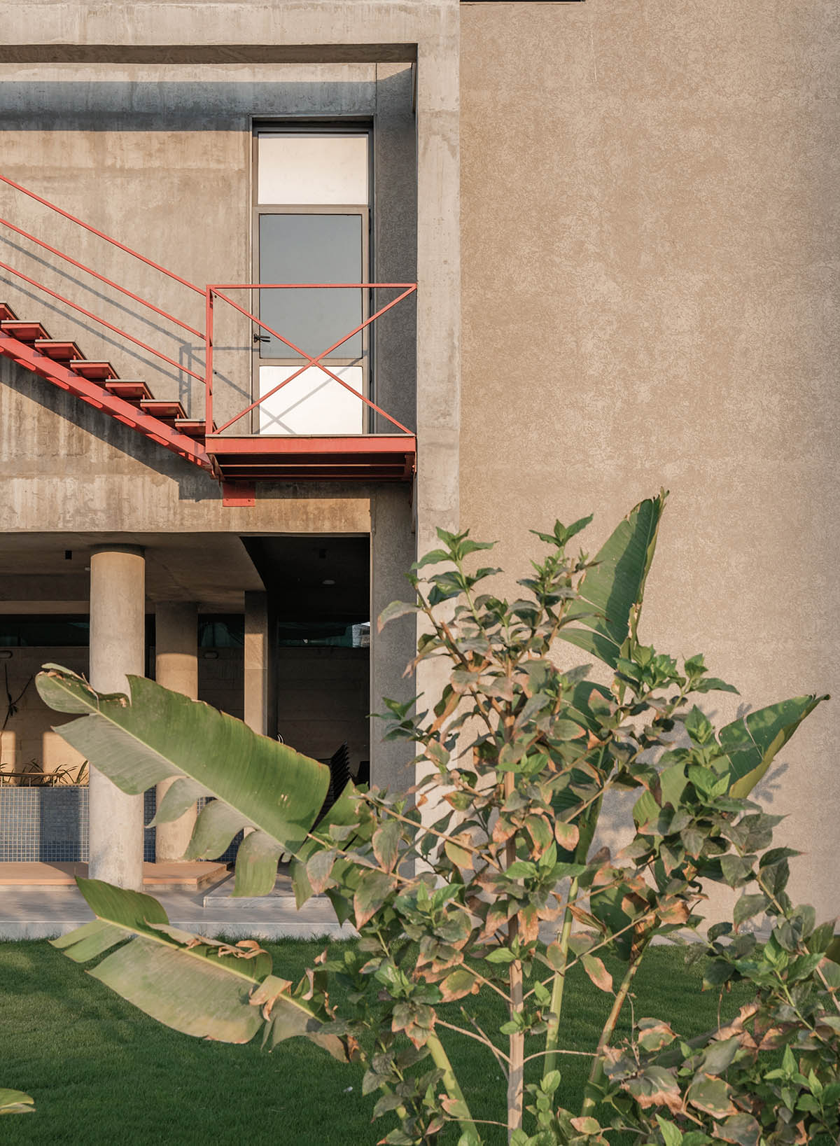 UA Lab creates concrete shell for community space in Ahmedabad